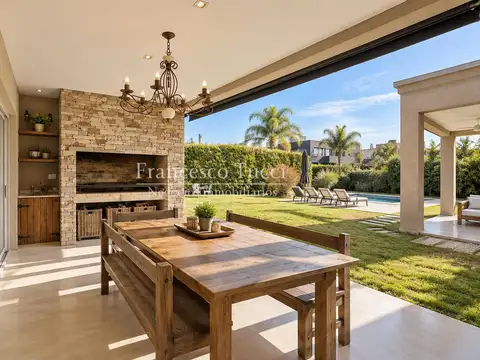 Casa en Venta con 2 cocheras