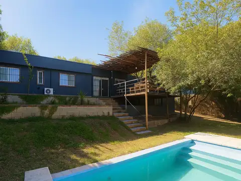 Casa de categoría 3 dorm. en suite, quincho, pileta y 700?M2