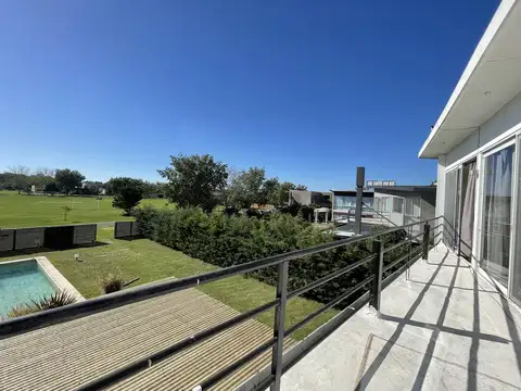 Casa 3 dormitorios con Pileta en "Campos de Esther" Barrio Cerrado