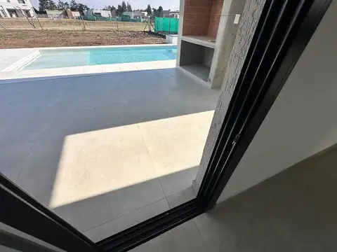Casa en Venta con 3 cocheras