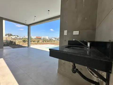 Casa en Venta en Pilar Del Este - Santa Elisa, USD 235.000