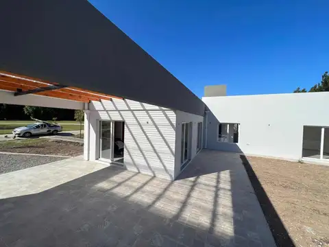 Casa en venta - 2 dormitorios 1 baño - 1000 mts2 - Punta Indio