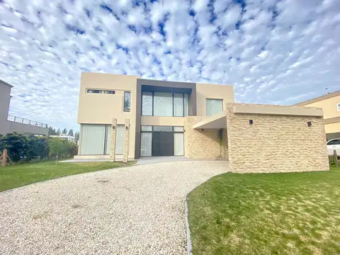 Casa en Venta en El Principado - Canning