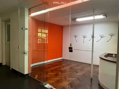 Oficina 8 ambientes con 2 baños