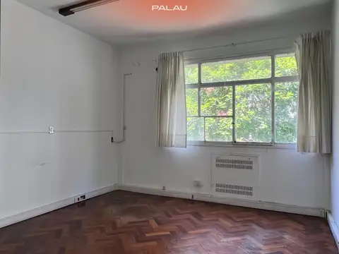 Precio + IVA - Excelente oficina - planta dividida