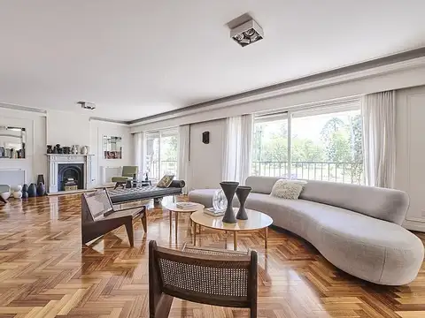 Piso de categoría cinco ambientes, al lado de la embajada de Estados Unidos, excelente vista verde.