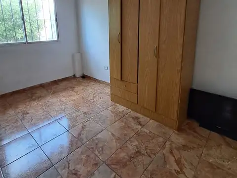 Depto Tipo Casa en Alquiler en Villa Sarmiento, $ 650.000