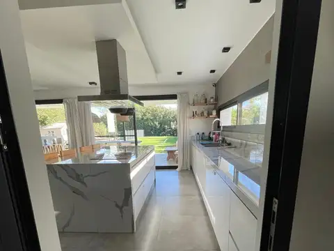 Casa en venta 4 dormitorios Tejas Del Sur 3