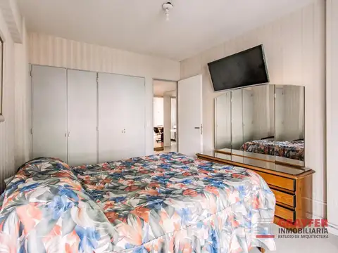 VENTA 4 AMB con dep al frente luminoso con balcón corrido, patio y espacio para lavadero