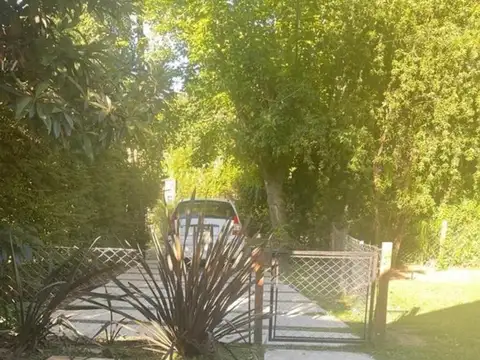 Casa en Alquiler con 2 cocheras