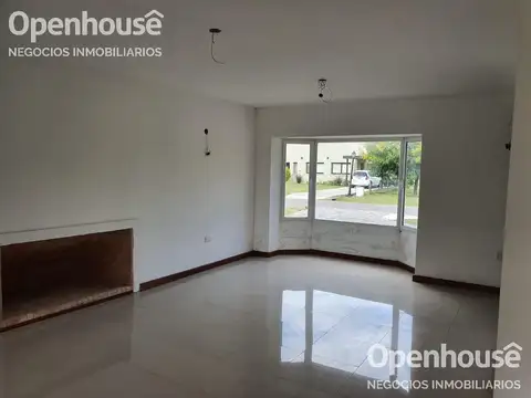 Casa 5 ambientes con 4 baños