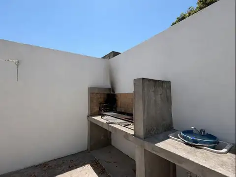 Casa 6 ambientes con 1 baño