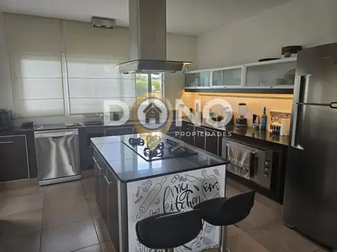 Casa en Venta en Berazategui, USD 420.000