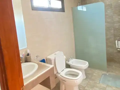 Departamento 4 ambientes con 3 baños