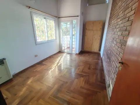 Casa 7 ambientes con 2 baños