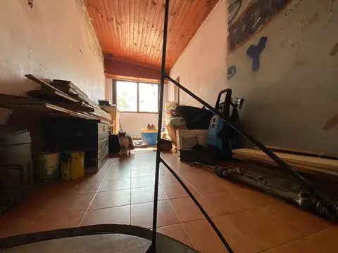 Casa 6 ambientes con 2 baños