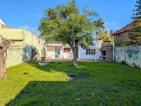 CASA 4 AMBIENTES EN VENTA EN ZONA SUR CON JARDIN