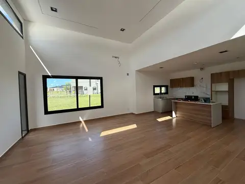 Casa  en Venta en Santa Lucia, Pilar del Este, Pilar