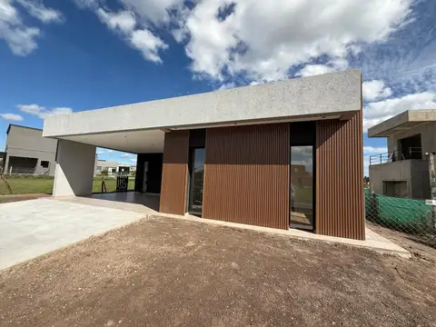 Santa Lucia, Pilar del Este. 100