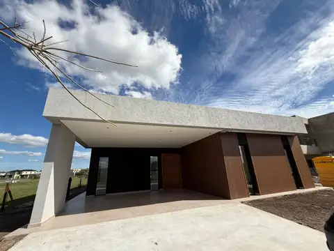 Casa  en Venta en Santa Lucia, Pilar del Este, Pilar