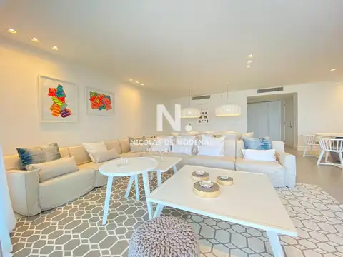 En venta Apartamento en Rincón del Indio - Punta del Este, Frente al Mar de 4 dormitorios. 