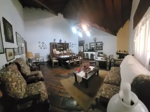 VENTA CASA 5 AMBIENTES - RAMOS MEJÍA