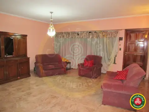 CHALET EN DOS PLANTAS - AMPLIO PARQUE LIBRE - 3 DORMITORIOS - COCHERA * APTO CREDITO * VTA DIRECTA