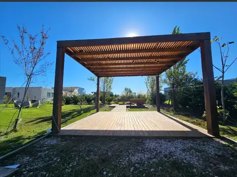 Casa en Alquiler Temporal con 4 cocheras