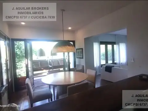 Casa en Alquiler con 3 cocheras