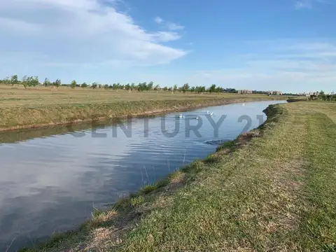 LOTE PREMIUM CON VISTA AL CANAL EN HARAS DEL SUR III - LAS ARAUCARIAS. Acepta pe