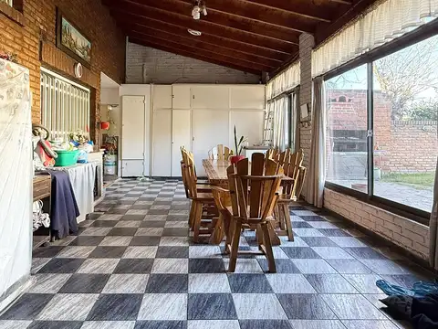 Casa en Venta con 2 cocheras
