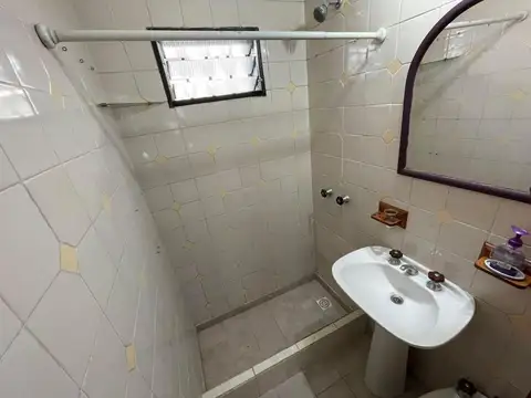 Muy comodo duplex de 2 ambientes con patio y lavadero en complejo