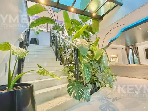 Casa en Alquiler con 8 cocheras