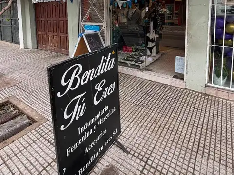LOCAL EN ALQUILER, CON VIDRIERA EXCELENTE UBICACION