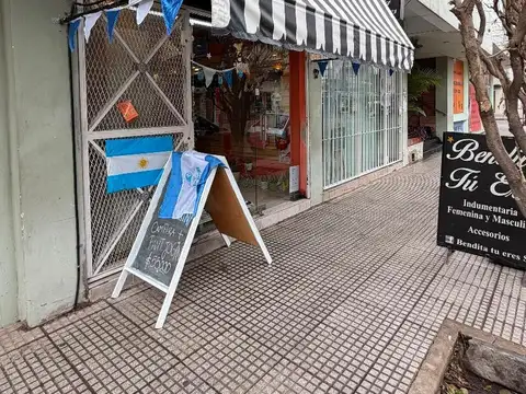 Local en Alquiler en Villa Luzuriaga, $ 500.000