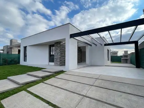Casa con entrega en 30 dias Bº La Quebrada - Lujan