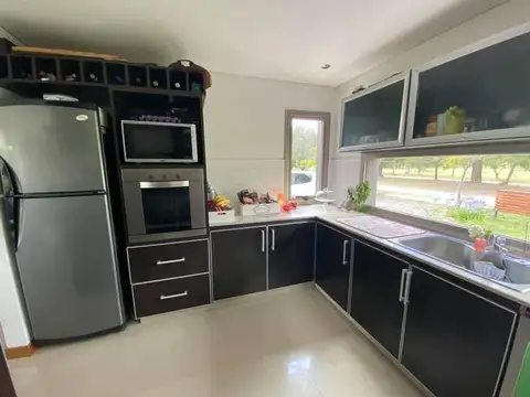 Casa en Alquiler con 2 cocheras