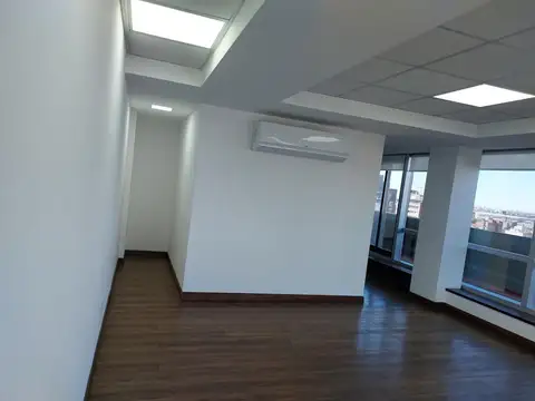 Oficina en Alquiler con 1 cochera
