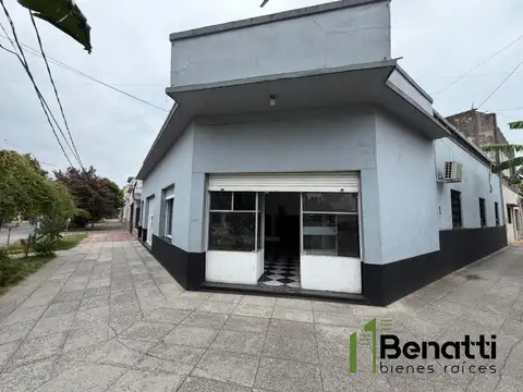 Local de 50m2 sobre esquina. Excelentes condiciones.