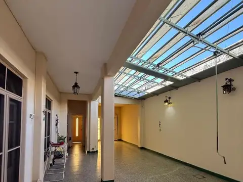En venta Casa amplia y elegante  en Bernal Oeste