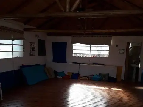 Casa amplia sobre el río Anisacate en Villa Los Aromos - Cba