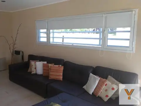 Casa en venta - 2 Dormitorios 3 Baños - Miramar