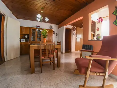 HERMOSA CASA EN DOS PLANTAS