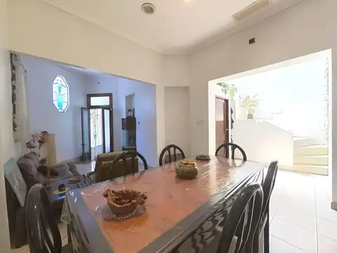 Casa 5 ambientes con 3 baños