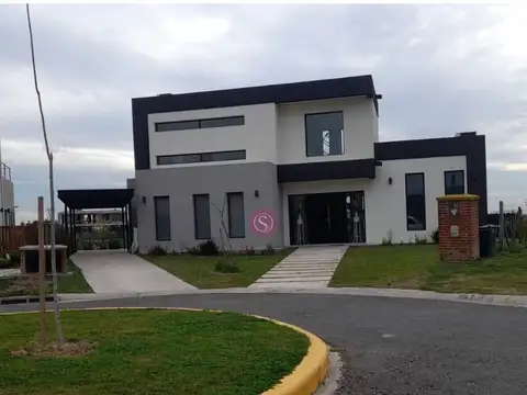 Casa en Alquiler con 1 cochera