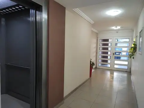 VENTA DEPARTAMENTO 2 AMBIENTES LUMINOSO CON BALCON