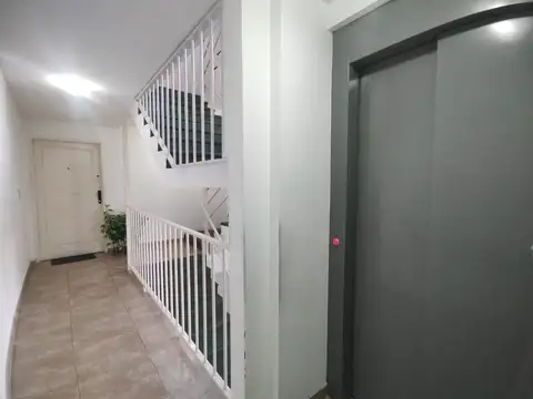 VENTA DEPARTAMENTO 2 AMBIENTES LUMINOSO CON BALCON