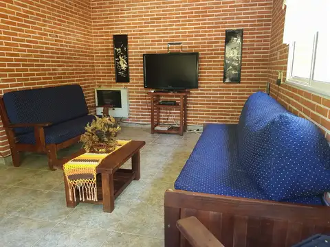 Casa en Alquiler Temporal con 2 cocheras