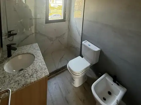 Casa 3 ambientes con 1 baño