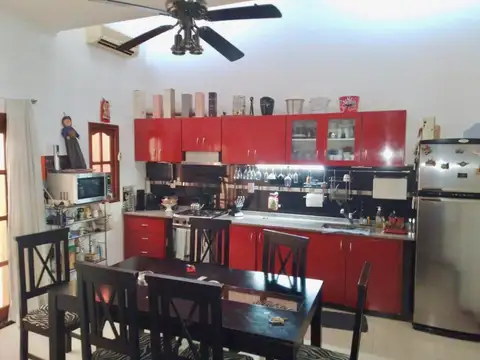 Casa 4 ambientes con 3 baños